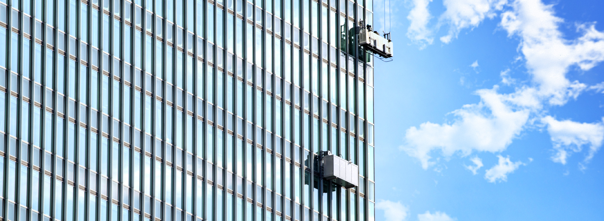 東京管財株式会社高層ビルの窓ガラス清掃